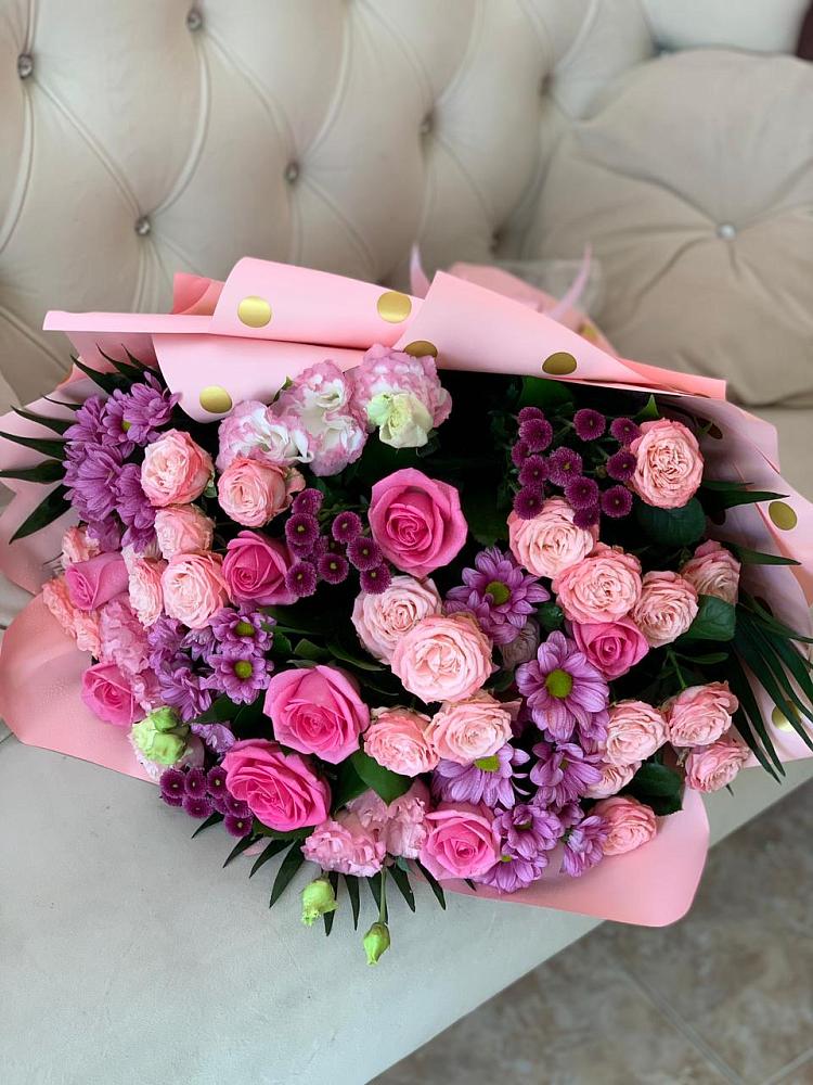 Букет цветов из: Хризантемы, Розы и Лизиантусы в Кировский Курской области