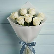 Букет 7 Белых роз Эдлесс Лав в Кировский Курской области