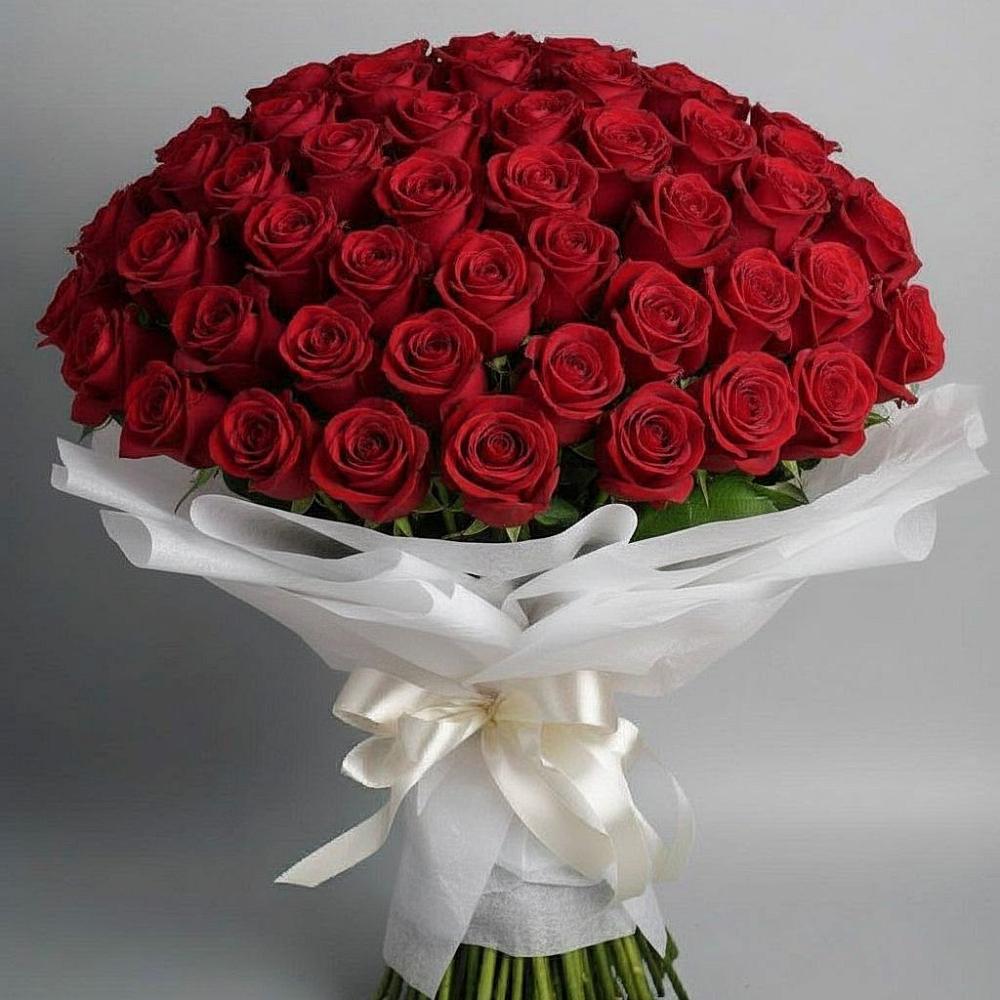 Букет 101 Красная роза Блэк Мэджик в Кировский Курской области