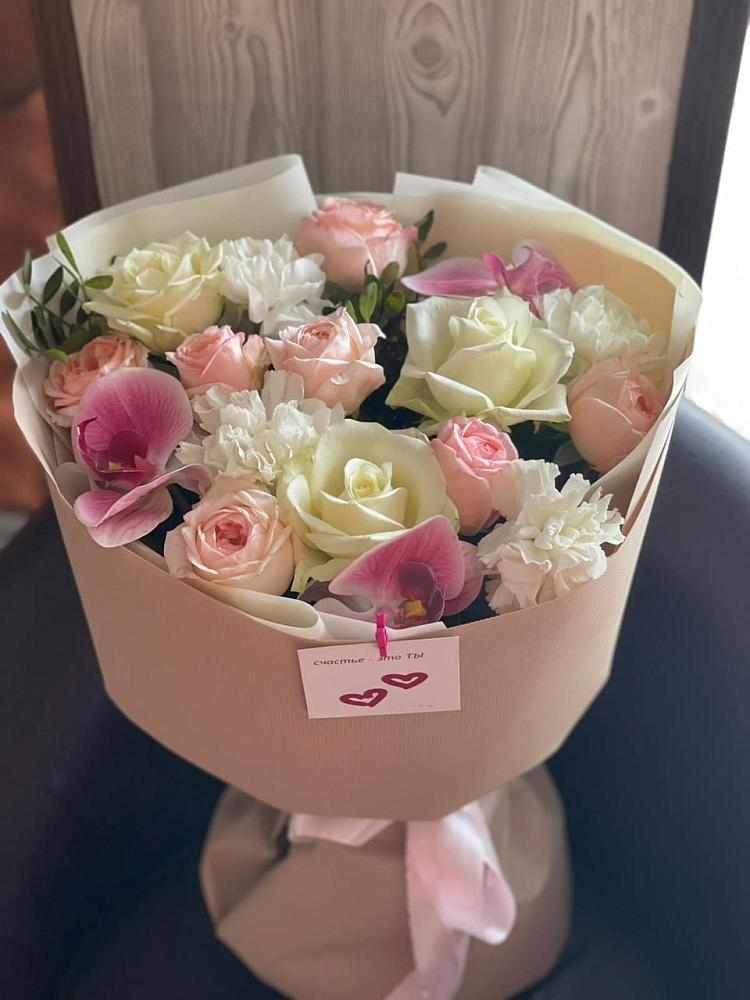 Букет цветов из: Орхидеи, Розы и Гвоздики в Кировский Курской области