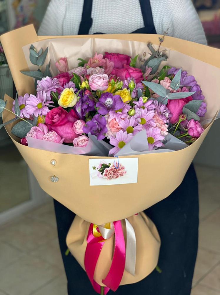 Букет цветов из: Хризантемы, Гвоздики и Альстромерии в Кировский Курской области