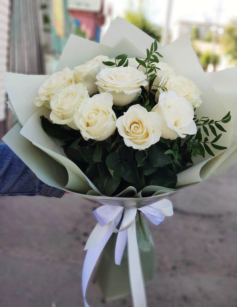 Букет Белые розы Проуд в Кировский Курской области