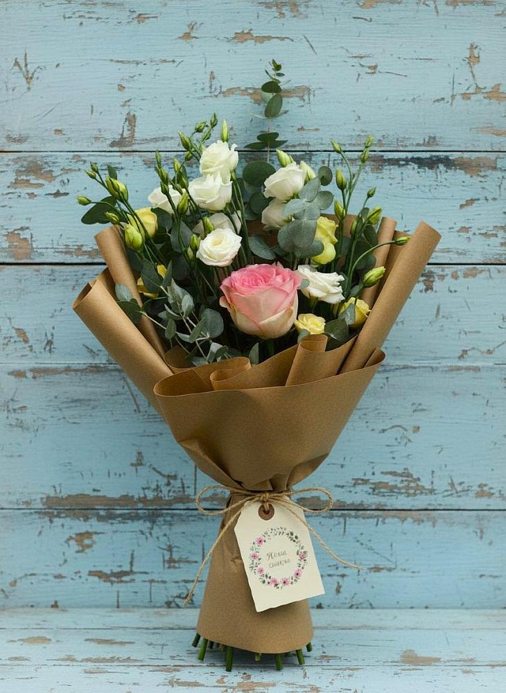 Букет цветов из: Розы и Лизиантусы в Кировский Курской области