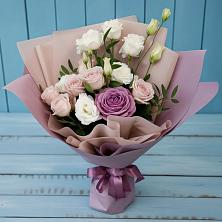Букет цветов из:  Розы и Лизиантусы в Кировский Курской области