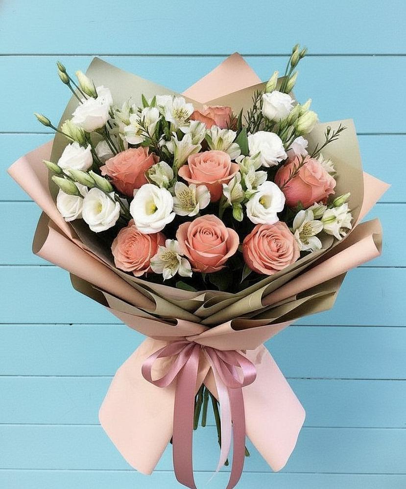 Букет цветов из: Розы, Альстромерии и Лизиантусы в Кировский Курской области