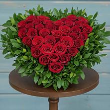 Цветочная композиция из Розы в виде сердца в Кировский Курской области