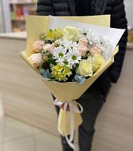Букет цветов из:  Альстромерии, Розы и Хризантемы в Кировский Курской области