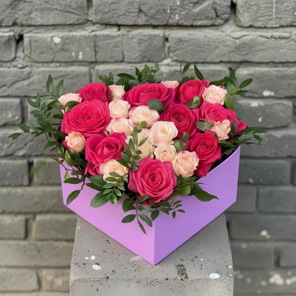 Цветочная композиция из Розы в коробке в Кировский Курской области