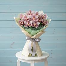 Букет цветов из:  Орхидеи и Розы в Кировский Курской области