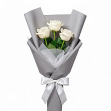 Букет 3 белые розы в Кировский Курской области