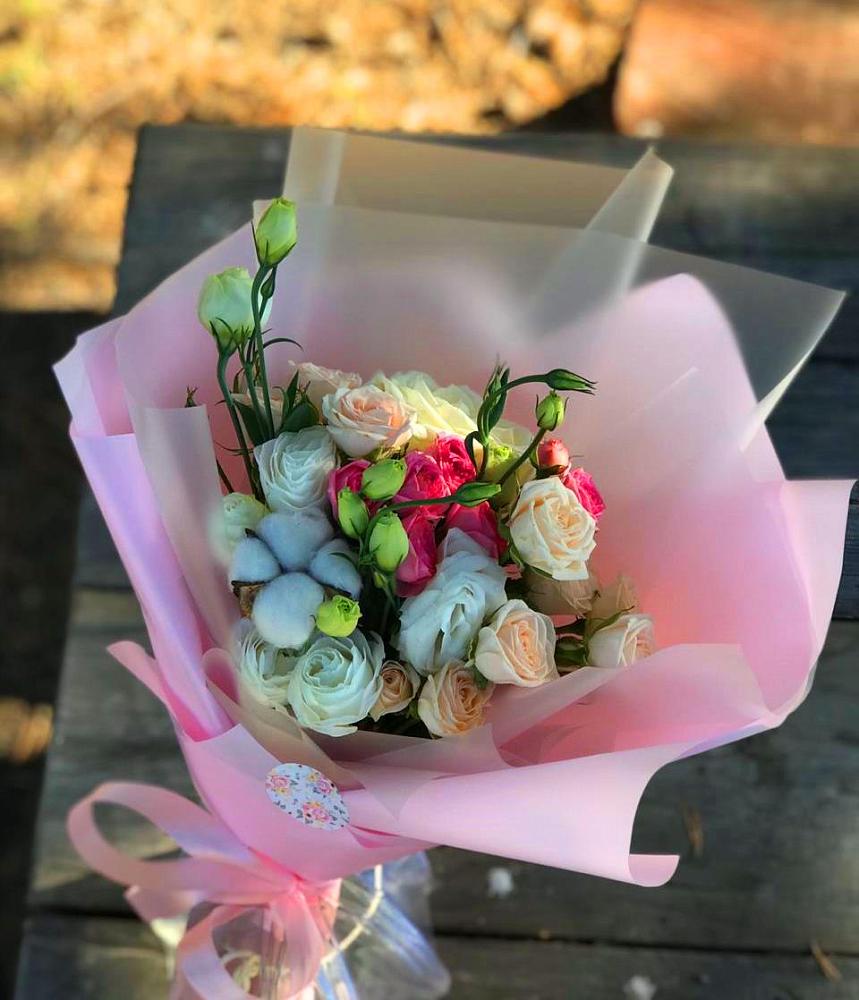 Букет цветов из: Розы и Лизиантусы в Кировский Курской области