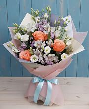 Букет цветов из:  Лизиантусы, Розы, Альстромерии и Гипсофила в Кировский Курской области