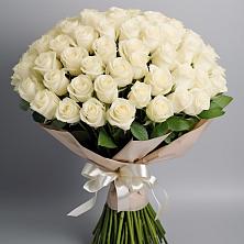 Букет 101 беля роза Белоснежка в Кировский Курской области