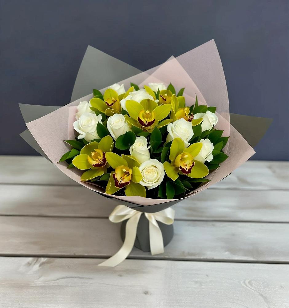 Букет цветов из: Орхидеи и Розы в Кировский Курской области