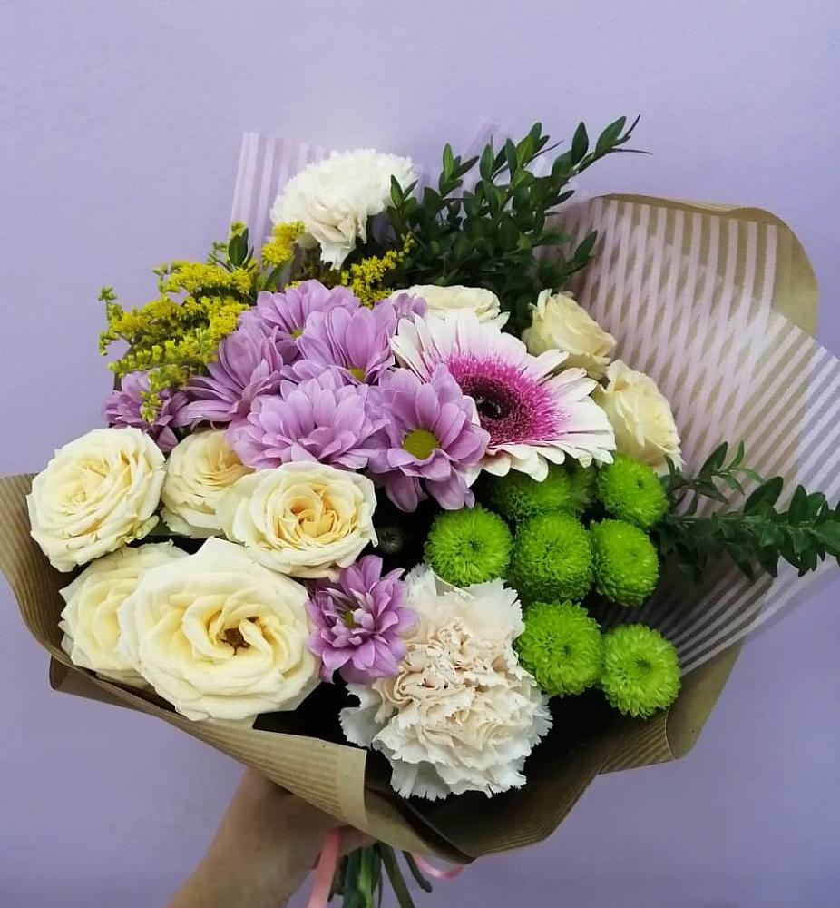 Букет цветов из: Хризантемы, Розы, Гвоздики и Герберы в Кировский Курской области