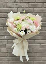 Букет цветов из:  Гвоздики, Розы, Лизиантусы и Хризантемы в Кировский Курской области