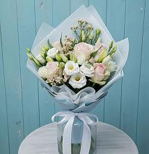 Букет цветов из:  Розы и Лизиантусы в Кировский Курской области