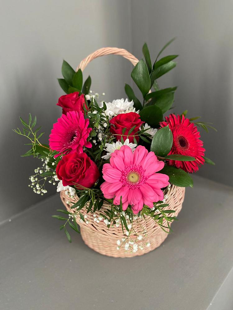 Цветочная композиция из Розы, Хризантемы и Герберы в корзине в Кировский Курской области