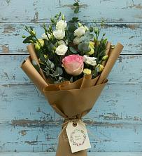 Букет цветов из:  Розы и Лизиантусы в Кировский Курской области