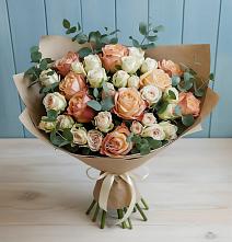 Букет цветов из:  Альстромерии и Розы в Кировский Курской области