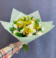 Букет цветов из:  Орхидеи и Розы в Кировский Курской области