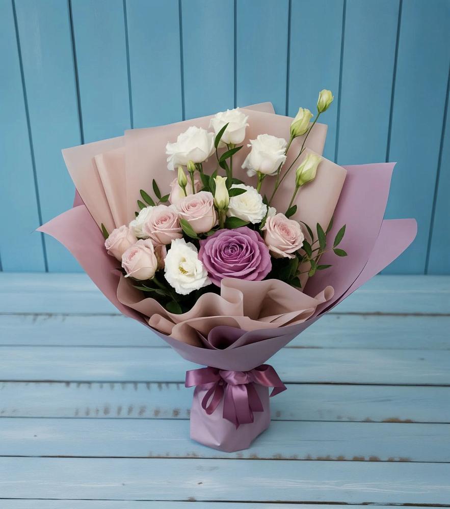 Букет цветов из: Розы и Лизиантусы в Кировский Курской области